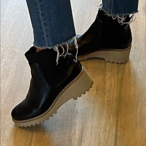 Dolce Vita Renya Black Platform Ankle Boots size 7
